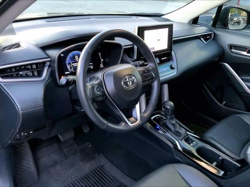 Used 2023 Toyota Corolla Cross XLE FWD image 17