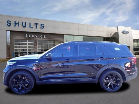 Certified 2022 Ford Explorer ST-Line w/ Class IV Trailer Tow Package image 2