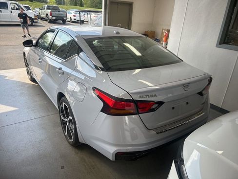 Used 2023 Nissan Altima 2.5 SR w/ SR Premium Package AWD/4WD image 6