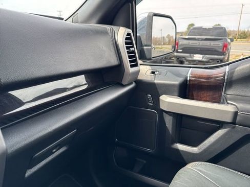 Used 2017 Ford F150 Platinum w/ Equipment Group 701A Luxury image 37
