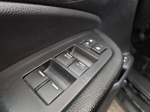 Used 2016 Honda Pilot Touring image 25