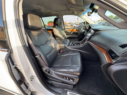 Used 2017 Cadillac Escalade ESV Premium Luxury image 18