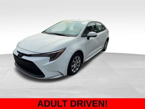Used 2026 Toyota Corolla LE FWD image 2