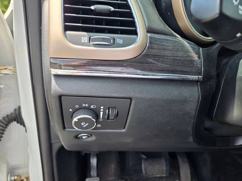 Used 2016 Jeep Grand Cherokee Overland AWD/4WD image 12