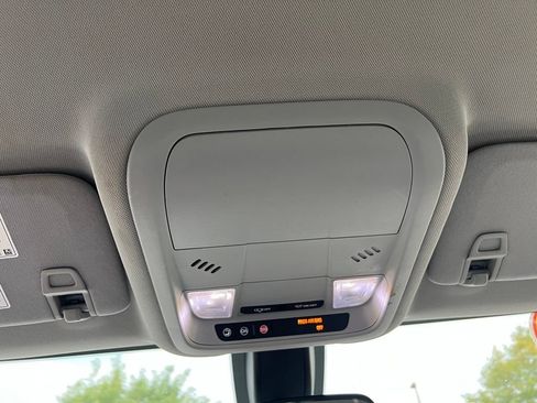 Used 2019 Chevrolet Equinox LS AWD/4WD image 35