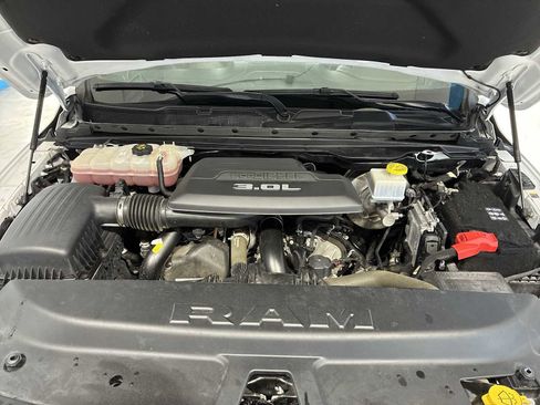 Certified 2022 RAM 1500 Limited w/ Cold Weather Group image 17