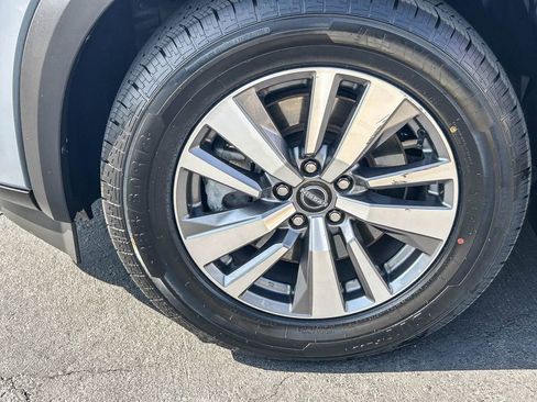 Certified 2022 Nissan Pathfinder SL FWD image 11