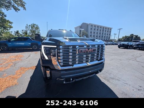 Used 2024 GMC Sierra 2500 Denali w/ Denali Reserve Package AWD/4WD image 3