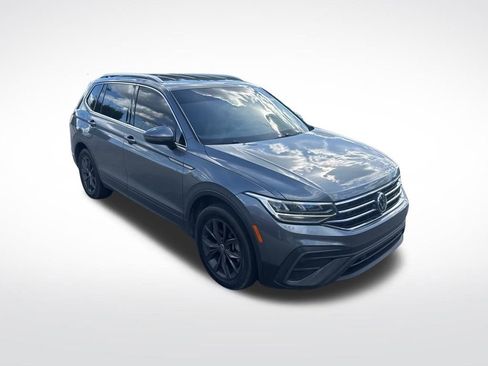 Used 2022 Volkswagen Tiguan SE image 3