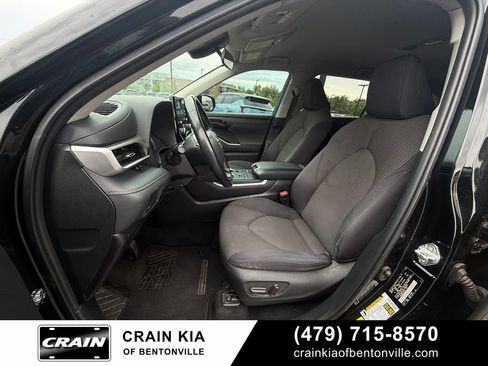 Used 2022 Toyota Highlander LE AWD/4WD image 21