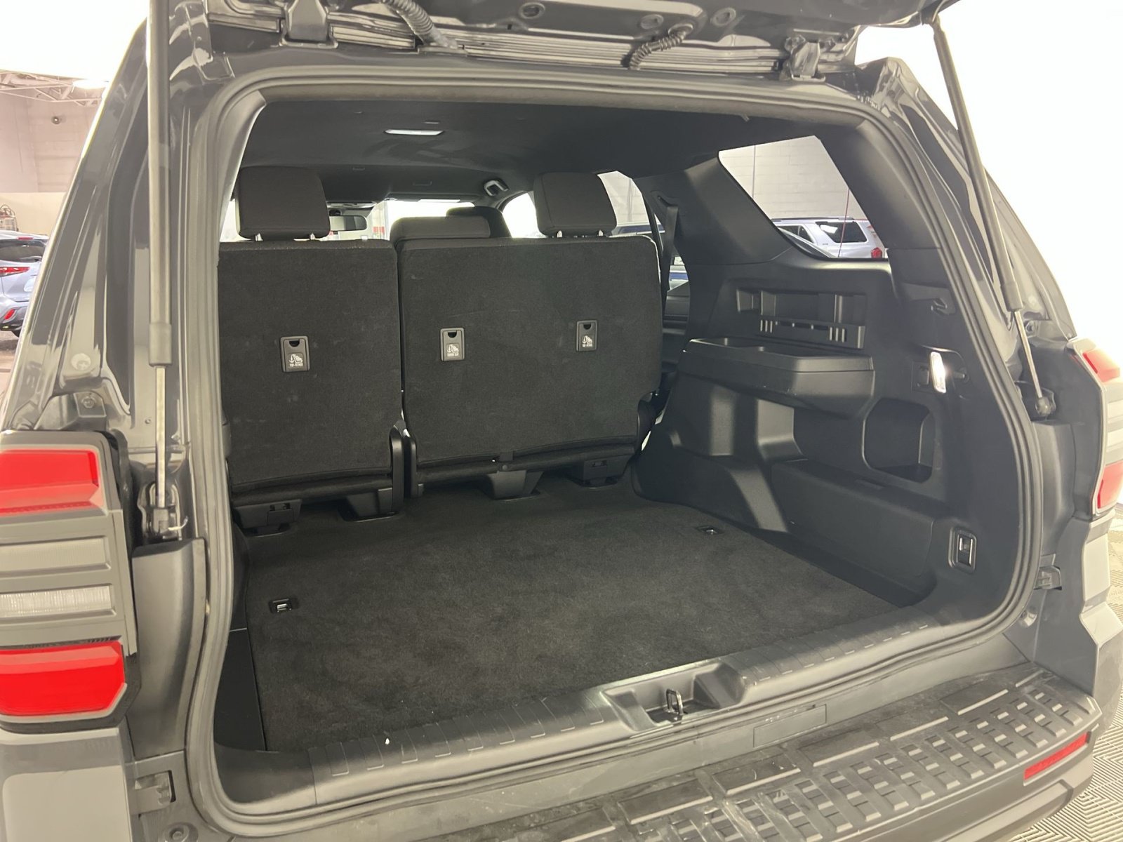 Used 2025 Toyota 4Runner SR5 AWD/4WD image 26