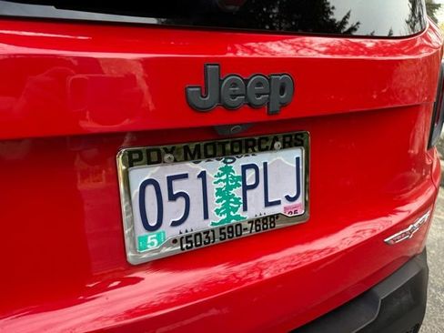 Used 2016 Jeep Renegade Trailhawk image 32