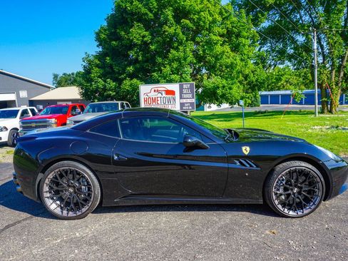 Used 2011 Ferrari California RWD image 2