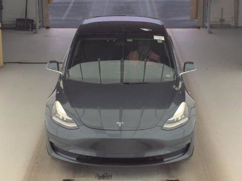 Used 2018 Tesla Model 3 Long Range image 4