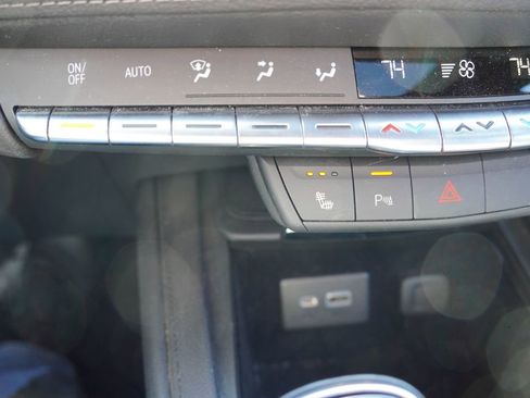 Used 2022 Cadillac XT4 Luxury w/ Cold Weather Package image 8