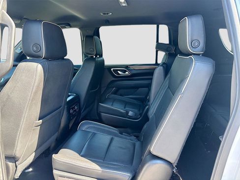 Used 2023 Chevrolet Suburban Premier image 24