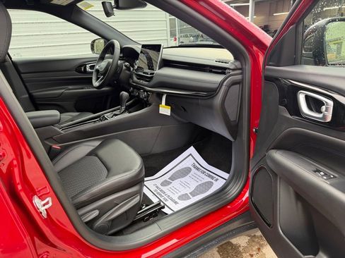 New 2026 Jeep Compass Latitude image 26