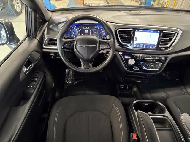 Used 2018 Chrysler Pacifica Touring Plus w/ S Appearance Package FWD image 5