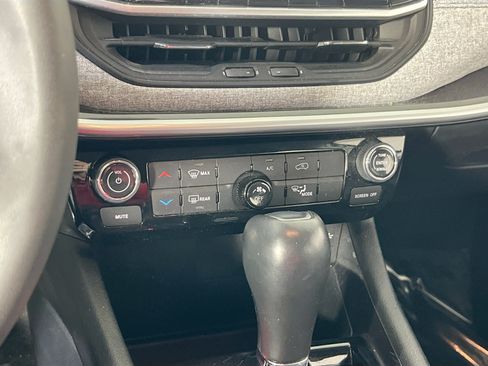 Used 2022 Jeep Compass Latitude AWD/4WD image 15