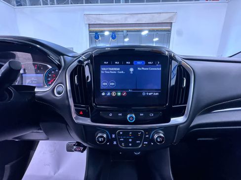 Used 2020 Chevrolet Traverse LT w/ Driver Confidence II Package image 23