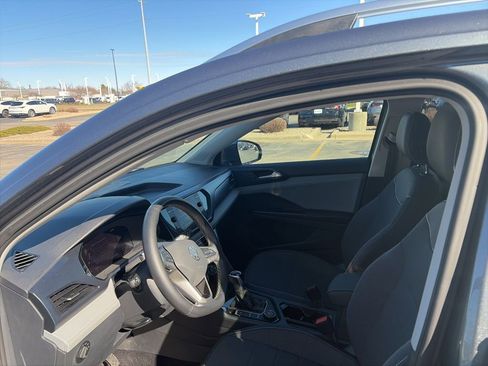 Used 2024 Volkswagen Taos SE image 8