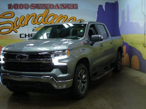 Used 2023 Chevrolet Silverado 1500 LT image 2