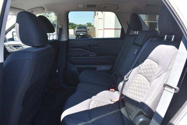 Used 2025 Nissan Pathfinder SV FWD image 14