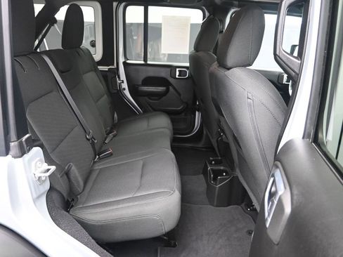 Used 2022 Jeep Wrangler Unlimited Sport image 32