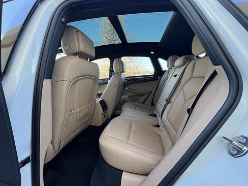 Used 2022 Porsche Macan image 13