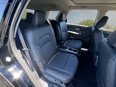 New 2026 Nissan Pathfinder SL w/ SL Premium Package (P04) FWD image 9