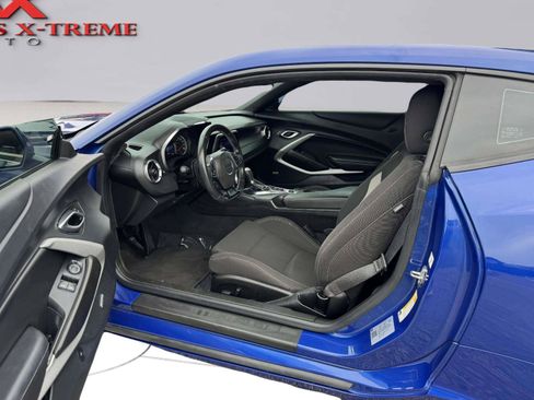 Used 2023 Chevrolet Camaro LT w/ Technology Package RWD image 9