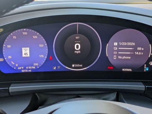 Certified 2025 Porsche Macan Electric image 17