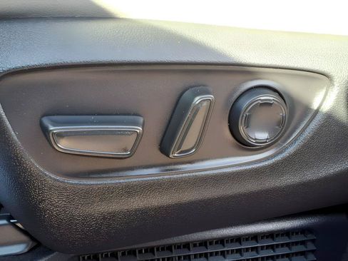 Used 2025 Toyota Sienna XLE FWD image 18