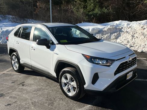 Used 2020 Toyota RAV4 LE image 7