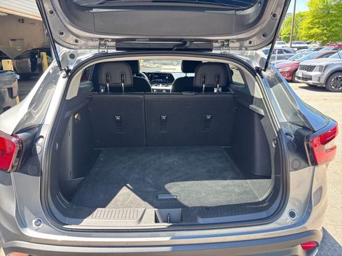 Used 2025 Chevrolet Trax LT FWD image 32