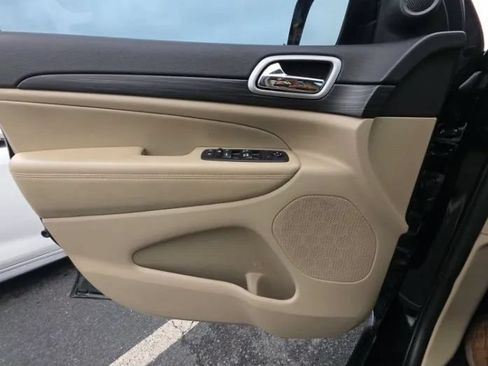 Used 2021 Jeep Grand Cherokee Laredo AWD/4WD image 10