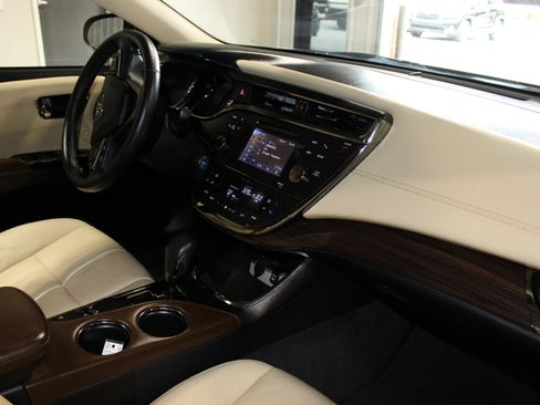 Used 2014 Toyota Avalon XLE Touring FWD image 31
