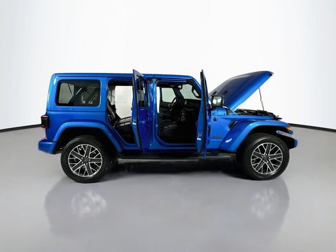 Used 2023 Jeep Wrangler Unlimited Sahara AWD/4WD image 27