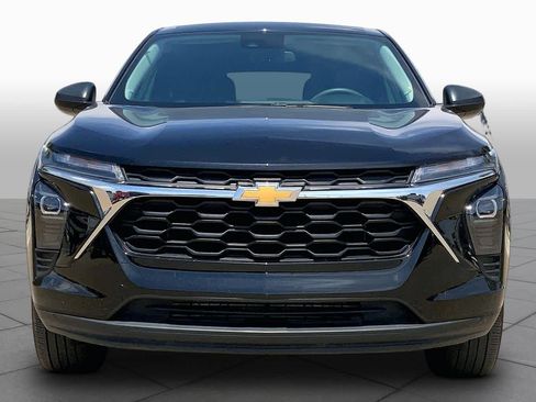 Used 2025 Chevrolet Trax LS FWD image 4
