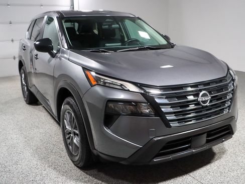 Used 2024 Nissan Rogue S FWD image 5