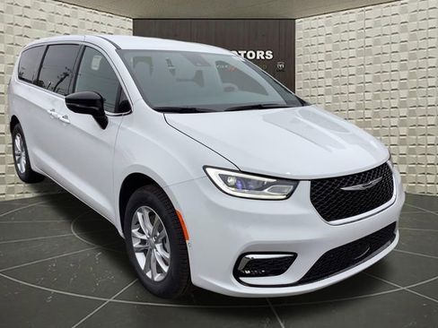 New 2026 Chrysler Pacifica Select image 2