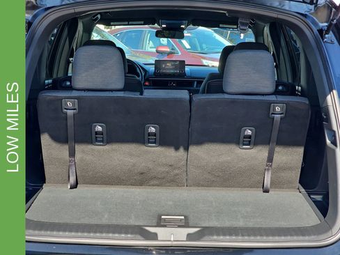 Used 2025 Honda Pilot Sport image 13