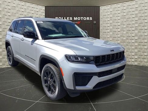 New 2026 Jeep Grand Cherokee Altitude AWD/4WD image 2