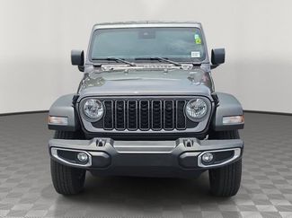 Used 2025 Jeep Gladiator Sport AWD/4WD video 2