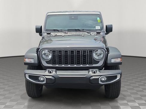 Used 2025 Jeep Gladiator Sport AWD/4WD image 2