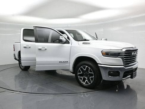 Used 2025 RAM 1500 Laramie AWD/4WD image 34