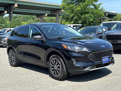 Certified 2022 Ford Escape SE w/ Cold Weather Package FWD image 1