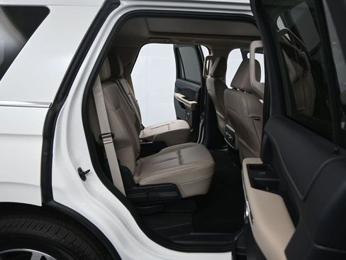 Used 2022 Ford Expedition XLT image 34