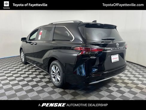 Used 2026 Toyota Sienna Limited FWD image 3