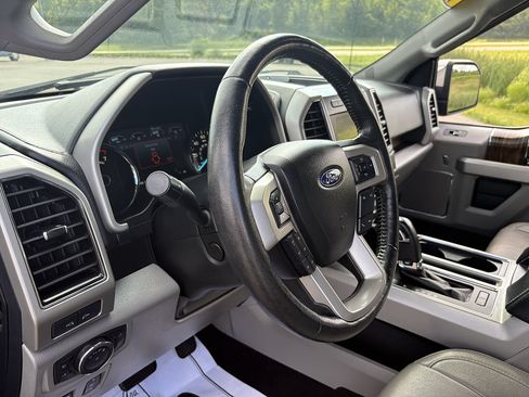 Used 2019 Ford F150 Lariat w/ Equipment Group 502A Luxury AWD/4WD image 28